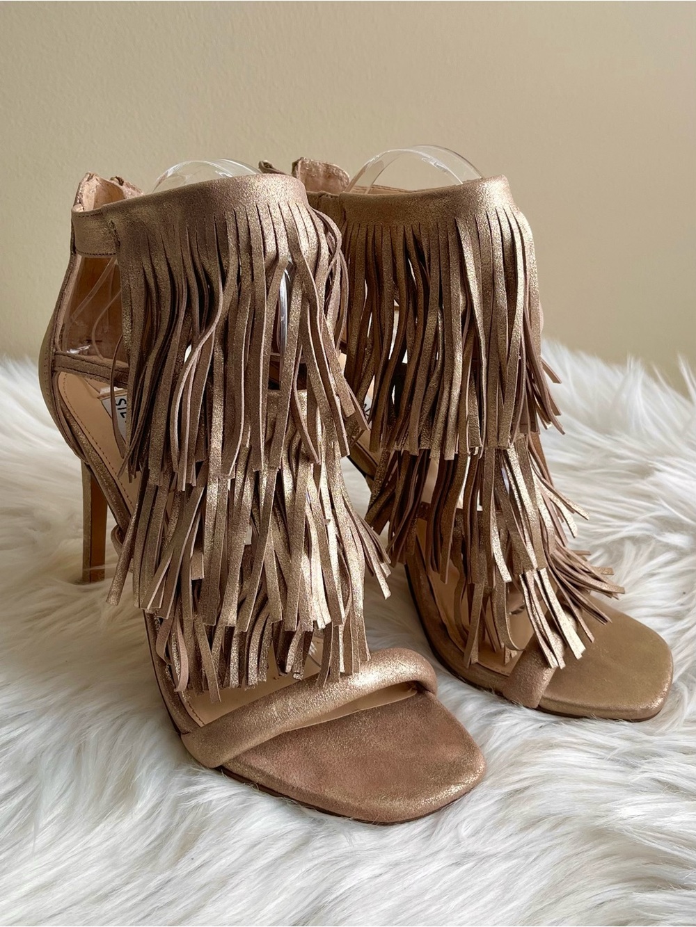 Steve Madden Metallic Gold Tiered Leather Fringe Heels Sandals